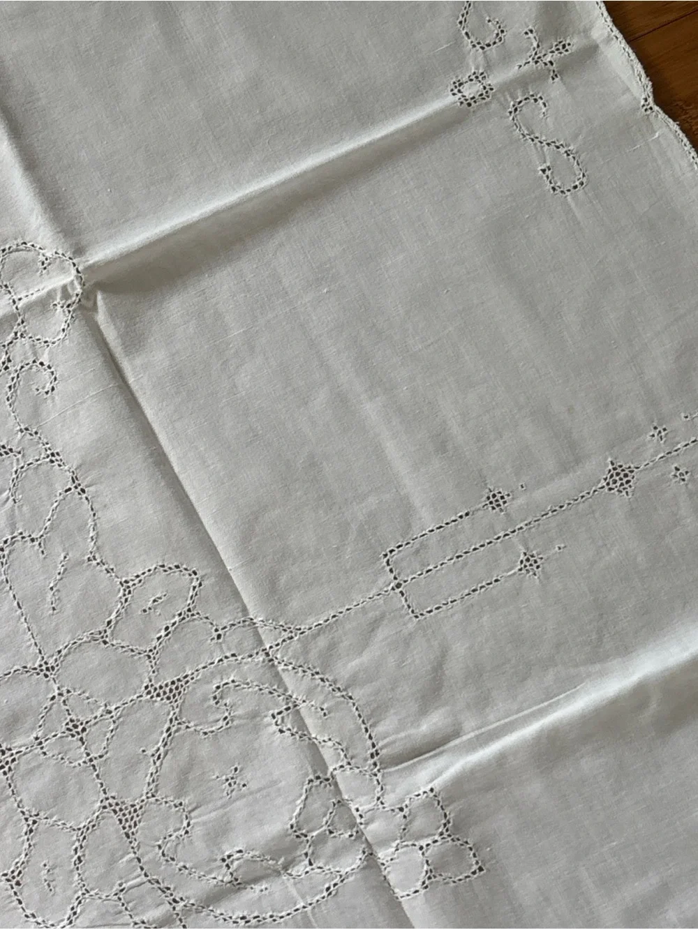 Vintage Richelieu Embroidered Cut Work White Linen Blend Tablecloth Floral Motif